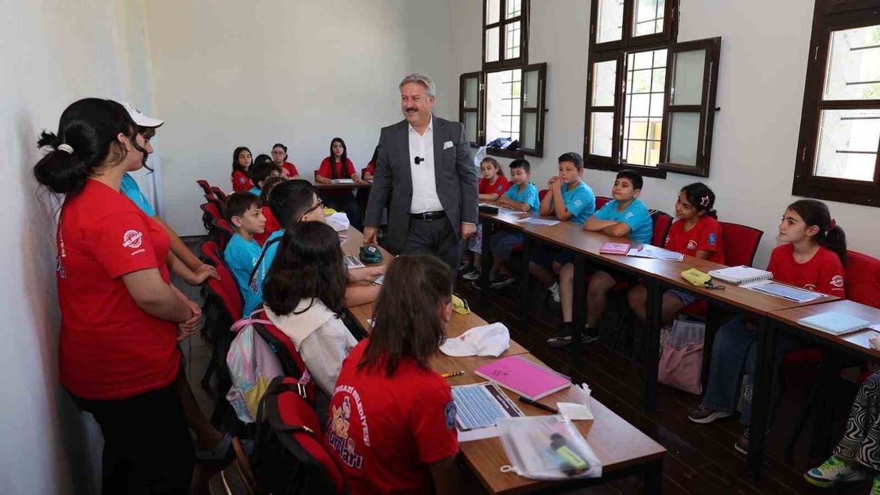 Gesi kampında çocuklar İngilizce öğrenip yeni beceriler kazandı