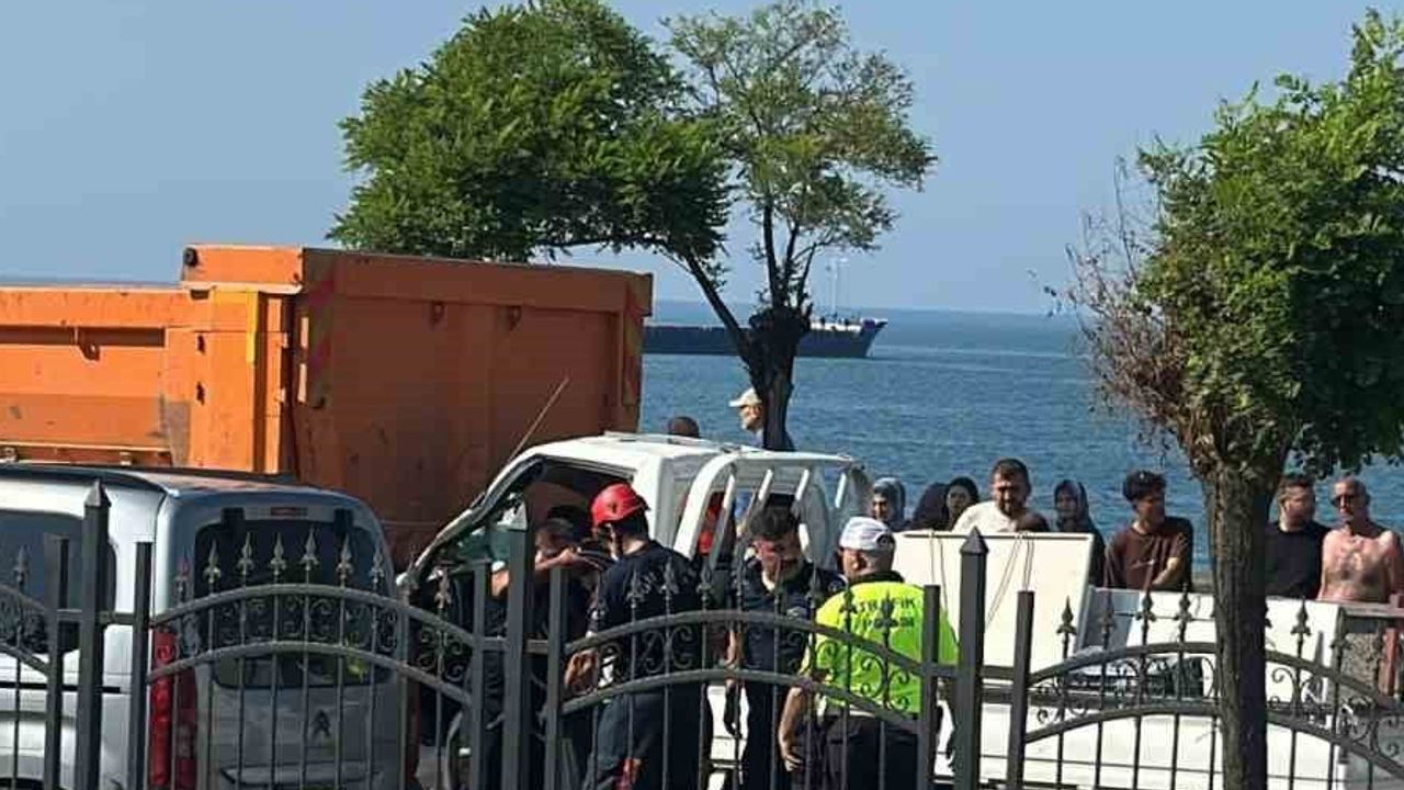 Giresun'da batlama köprüsü mevkisinde kamyonet arkadan çarptı: 4 kişi yaralandı