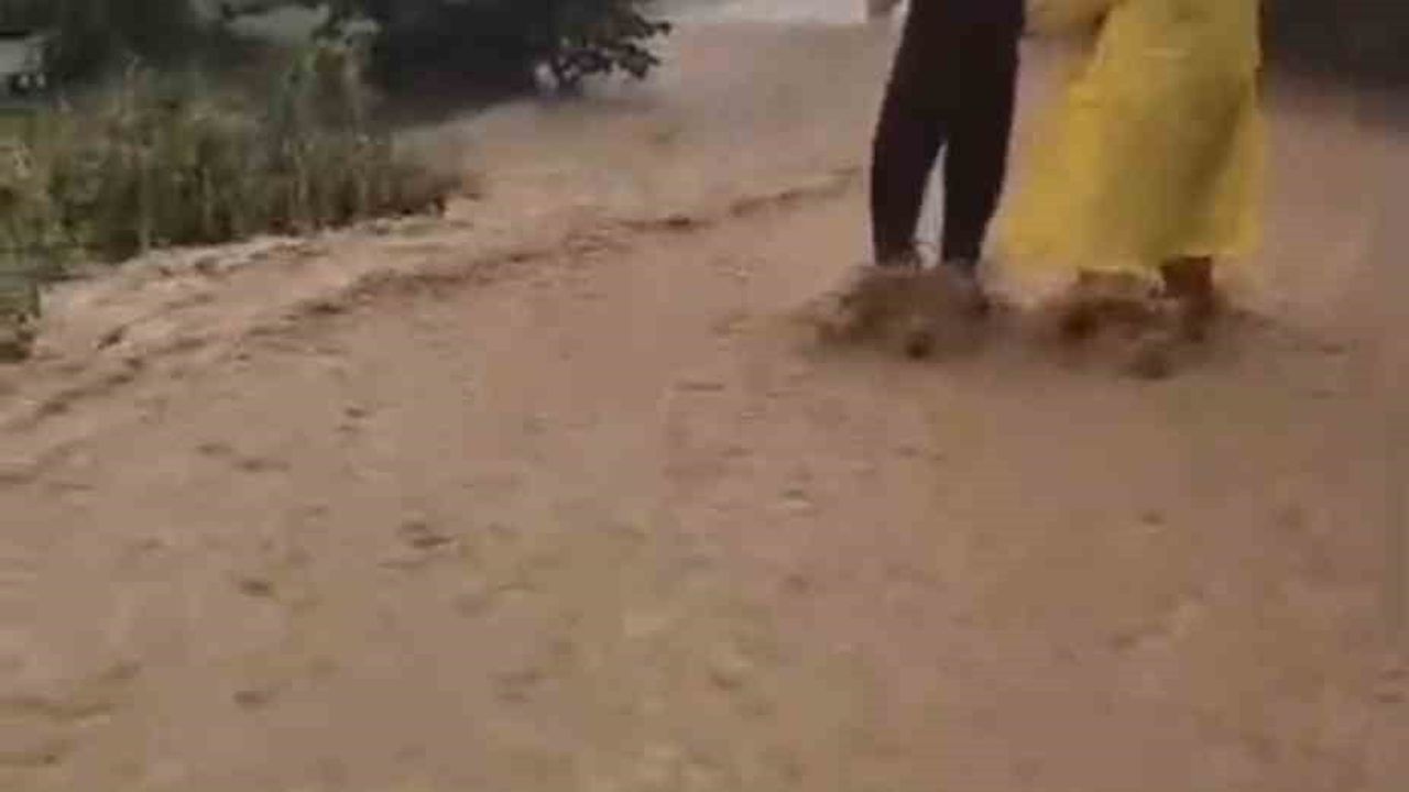Giresun’da dereler taştı, hidroelektrik santrali zarar gördü