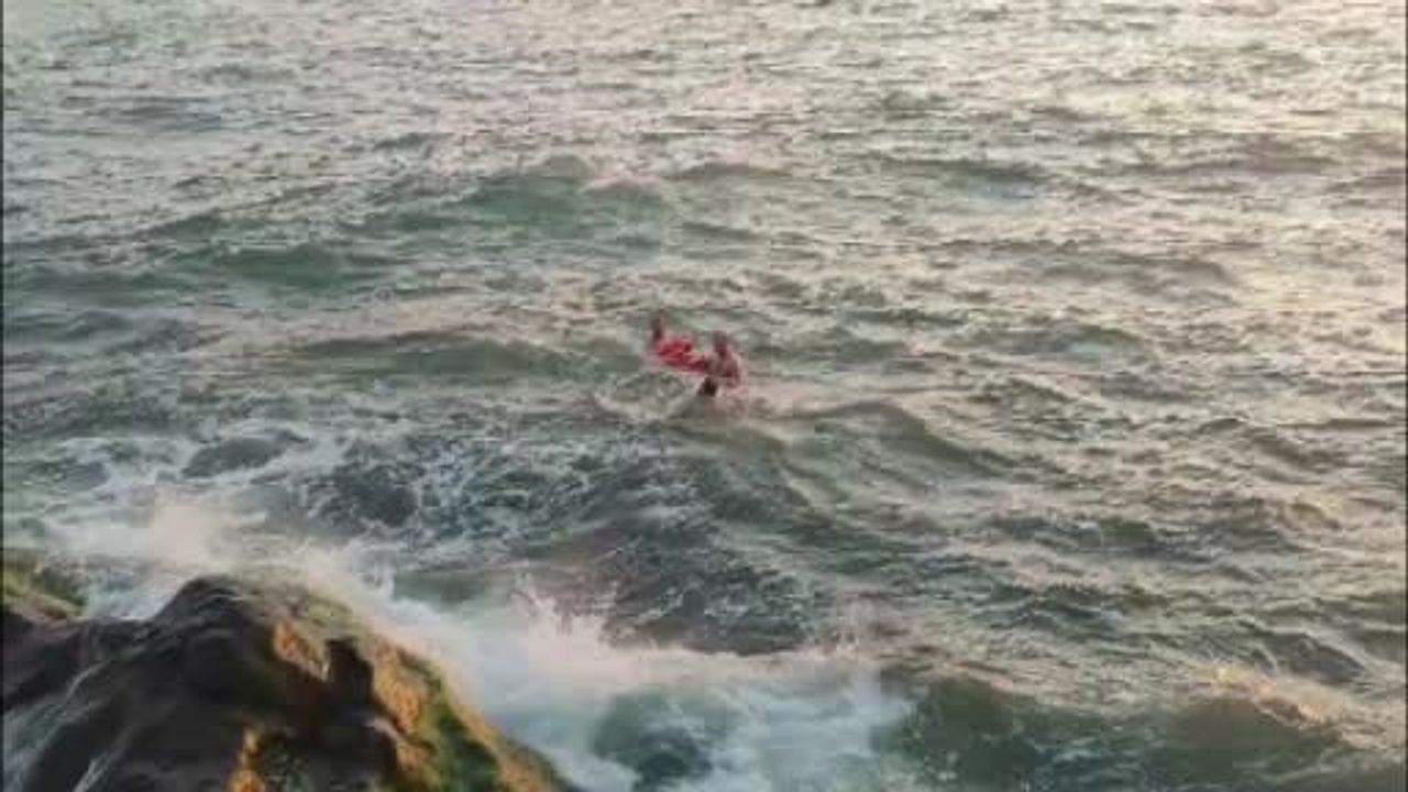 Giresun’un Eynesil kıyısında denize giren dört arkadaştan biri yaşamını yitirdi