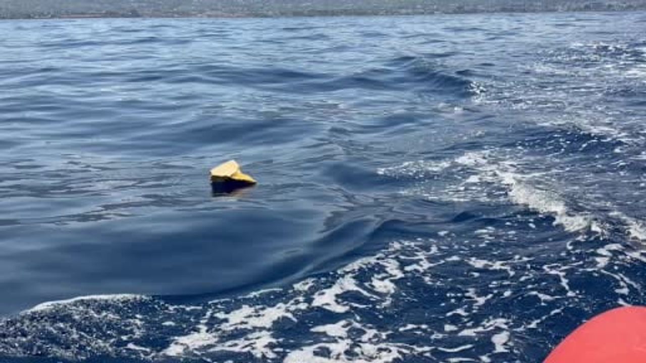 Girne açıklarında enkaz ve valizler: batan geminin deniz yüzeyinde bıraktıkları