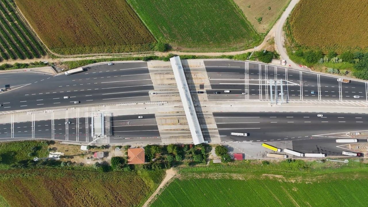 Gişe bariyerleri tarihe karışıyor: Akıncı'da serbest geçişle trafik akışı hedefleniyor