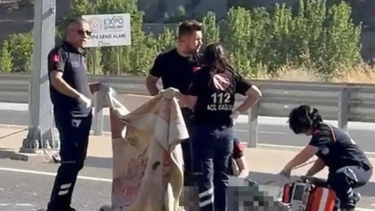 Göksun'da direksiyon hakimiyetini kaybeden otomobil plaka okuma direğine çarptı: 1 ölü, 4 yaralı
