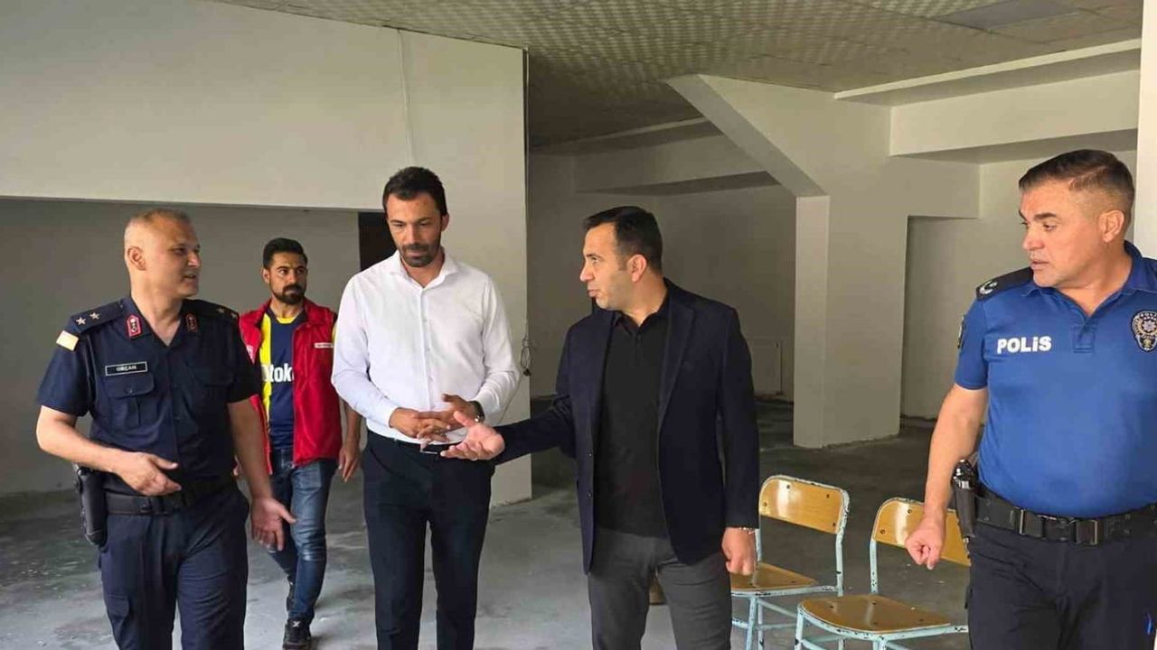 Gölbaşı gençlik merkezinde kaymakam Kadir Algın gençlerle buluştu