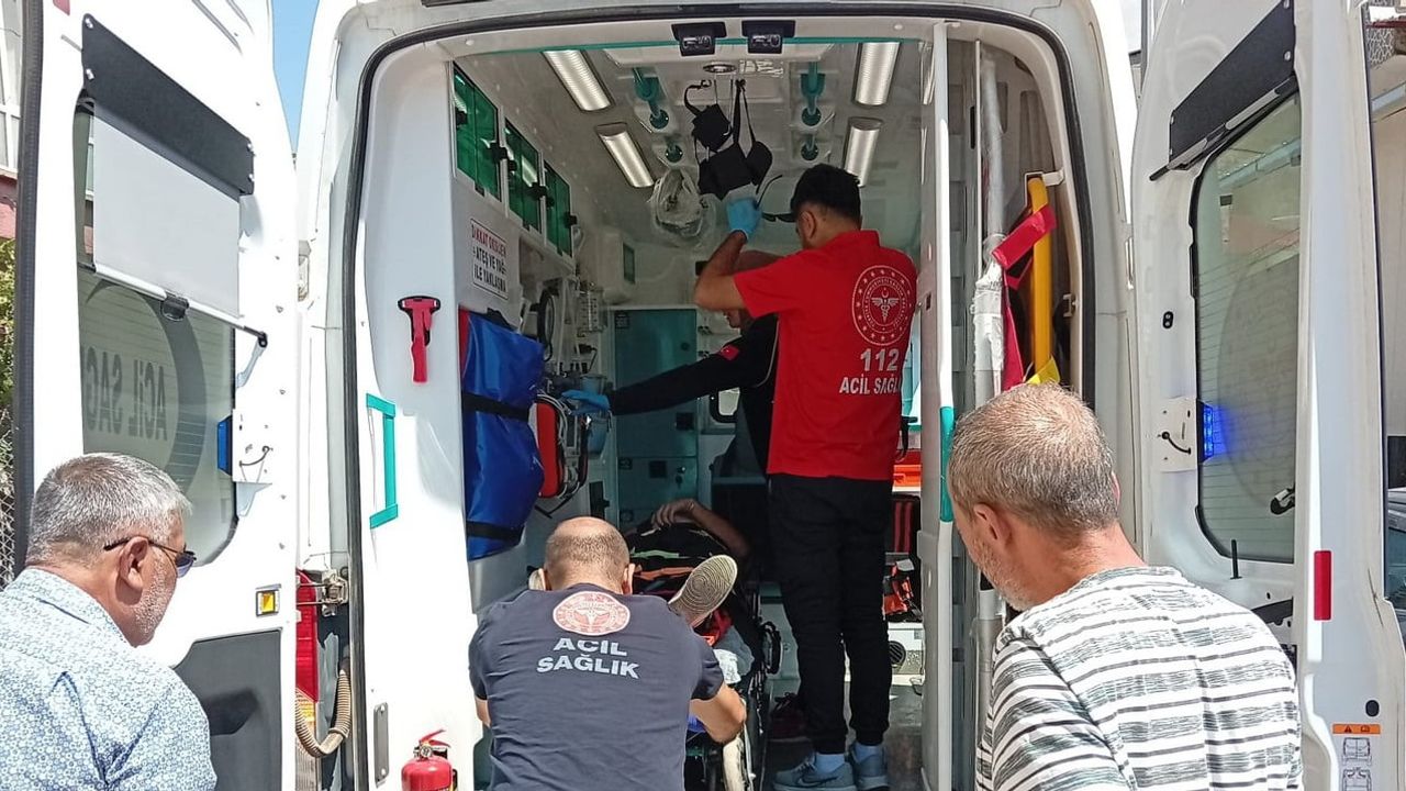 Gölbaşı'nda Karaağaç Caddesi'nde otomobil ile motosiklet çarpıştı: sürücü yaralandı