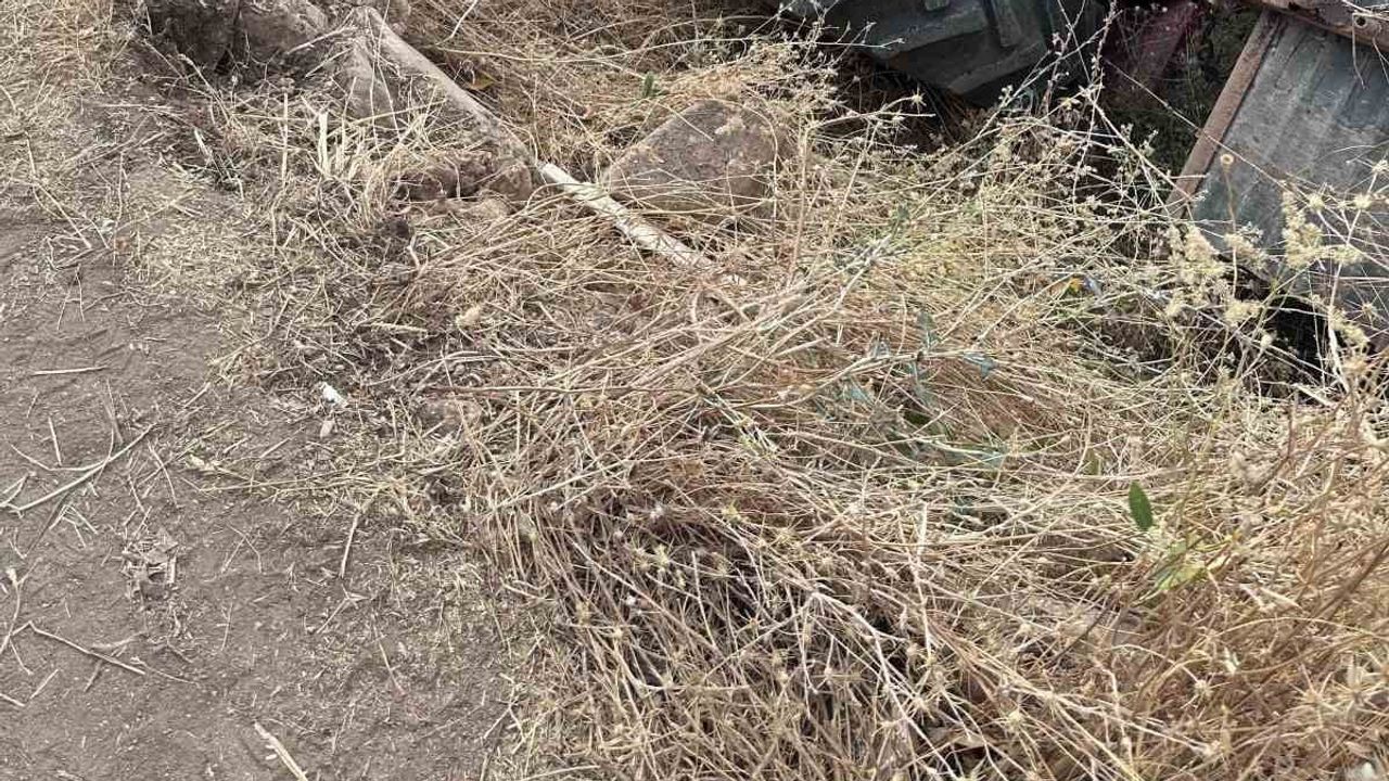 Gölbaşı'nda yol kenarına yuvarlanan traktör: sürücü yaşamını yitirdi