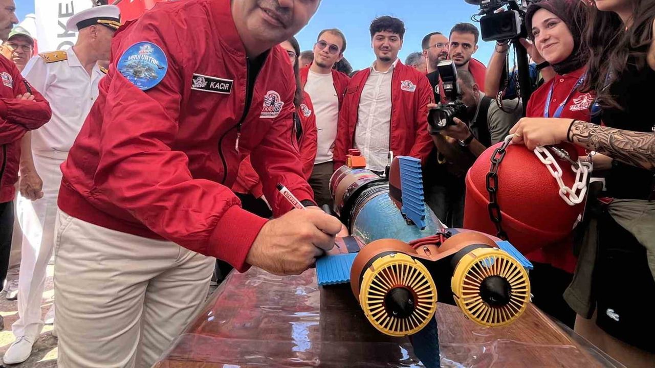 Gölcük'te teknoloji ve deniz buluşması: TEKNOFEST Mavi Vatan ziyareti
