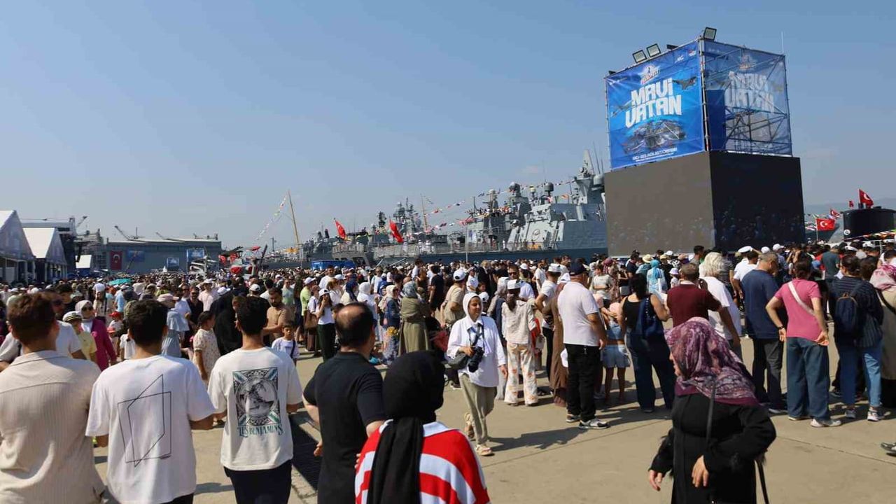 Gölcük tersanesi'ni dolduran TEKNOFEST: Mavi Vatan'da yoğun ziyaretçi akını