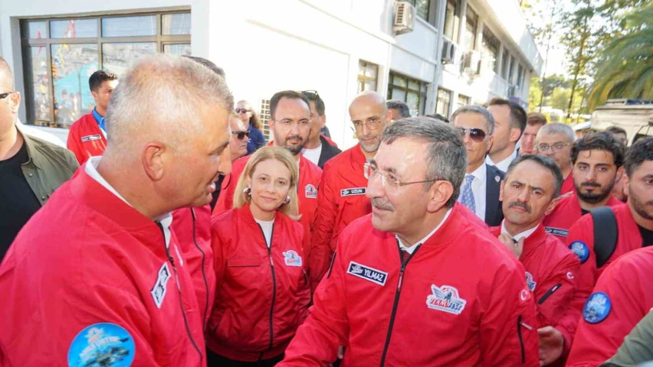 Gölcük'ün Mavi Vatanı: belediye başkanına TEKNOFEST anı plaketi