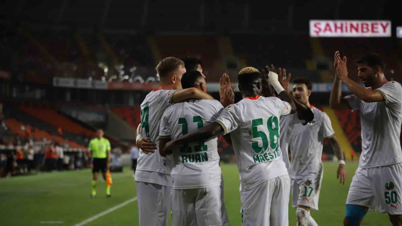 Golsüz açılış: Gaziantep FK ile Alanyaspor 15. dakikada 0-0