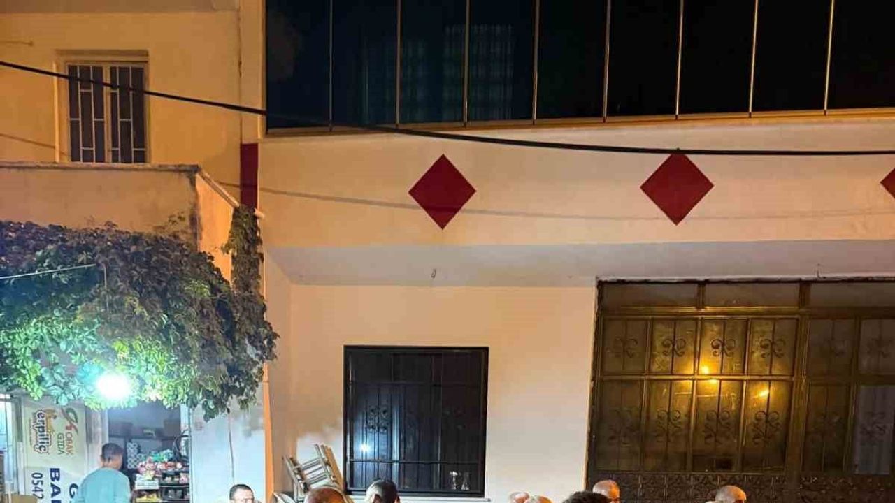 Gömeç'te dayanışma örneği: siyasetçiler yangından etkilenen köyleri ziyaret etti