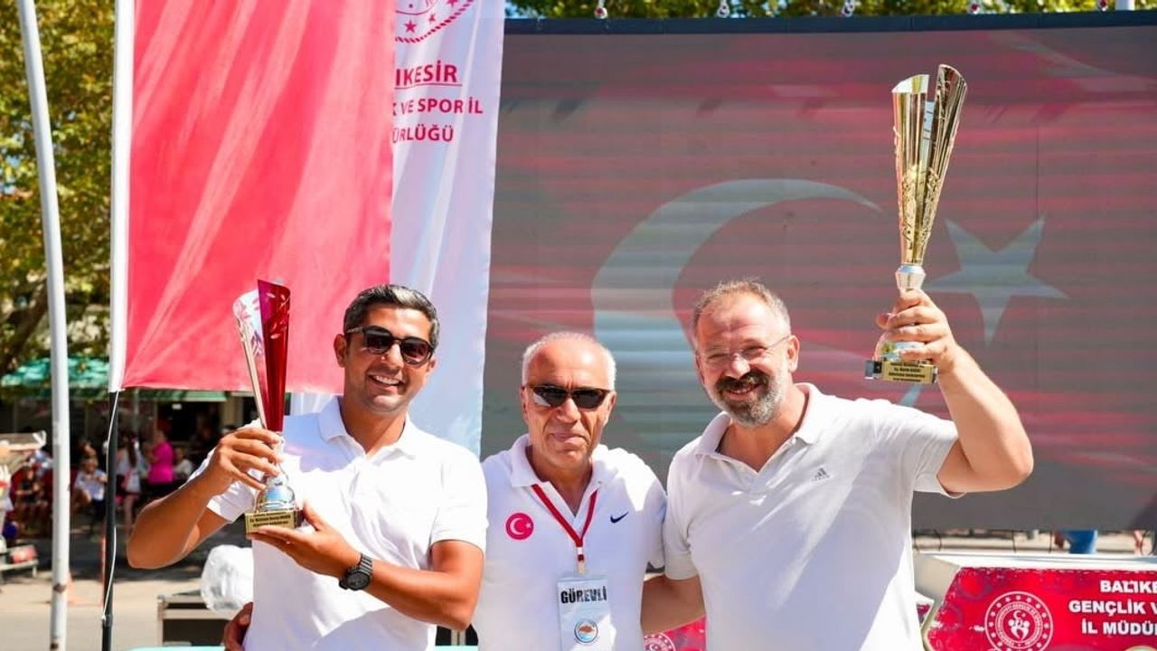 Gömeç'te dostluk rüzgârı: 563 sporcu yarıştı