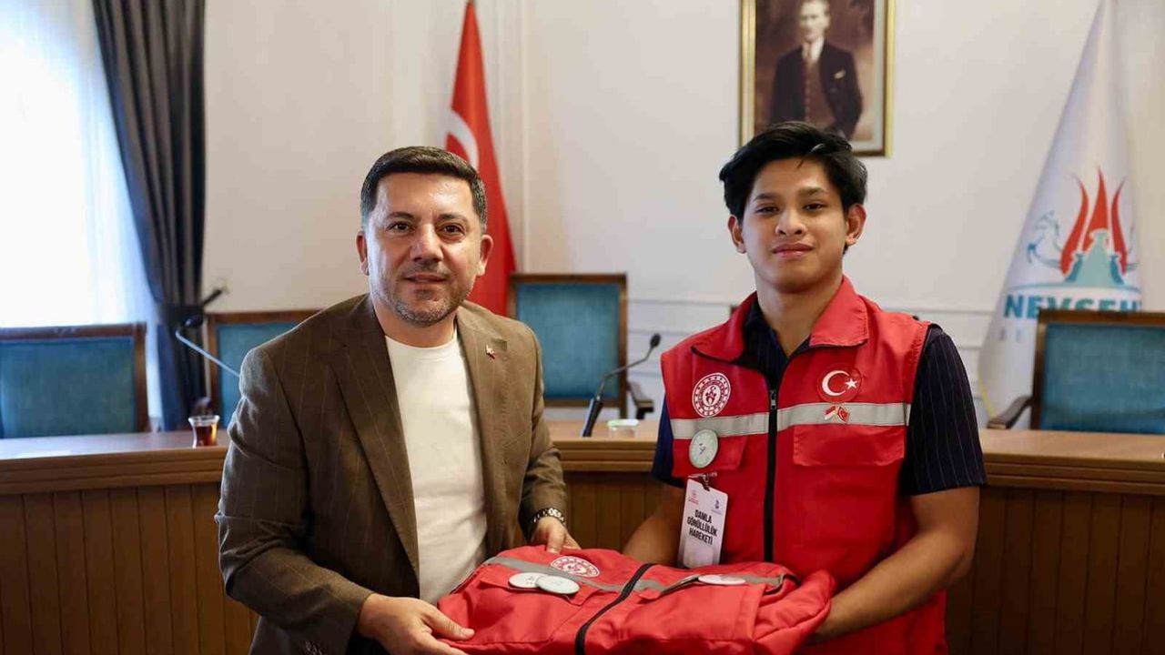 Gönüllülerden başkana: Damla Gönüllülük Hareketi öğrencileri Nevşehir'de projelerini paylaştı