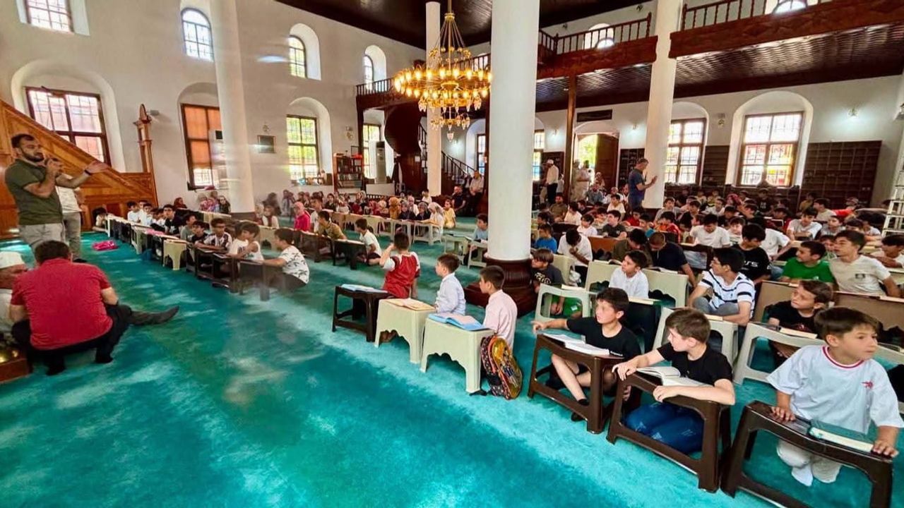 Görele'de öğrenciler '10 dakikada 1 hatim' programında buluştu