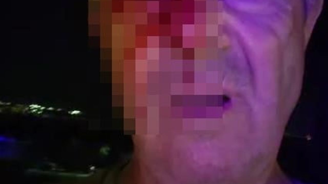 Görev başındayken darp edilen muhabir yardım beklerken yalnız kaldı