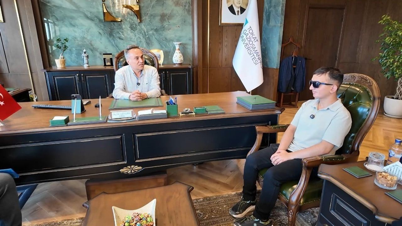 Görme engelli Taha Gül'ün YKS başarısı rektörlük ziyaretinde karşılık buldu