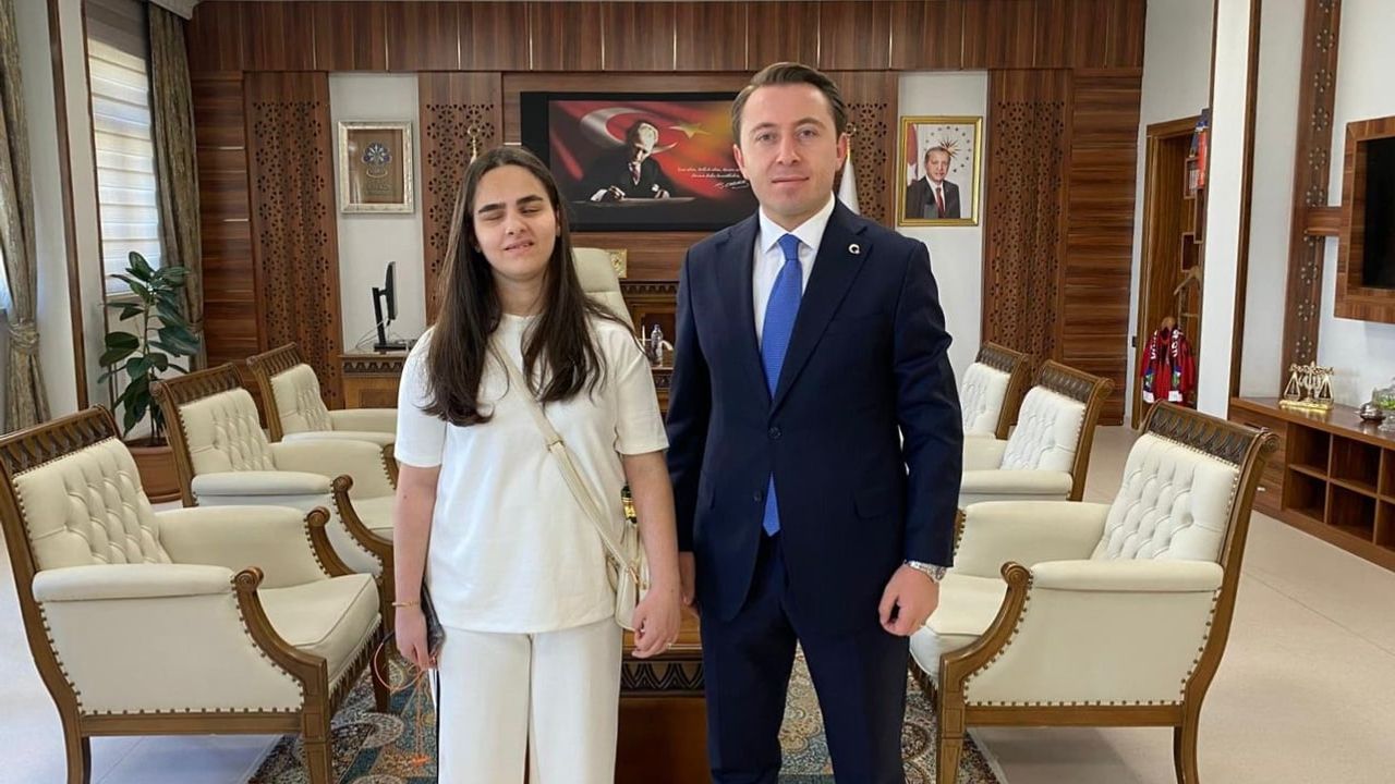 Görme engelliyken müzikle İTÜ'ye giren Beyza Yüksekova'nın gururu