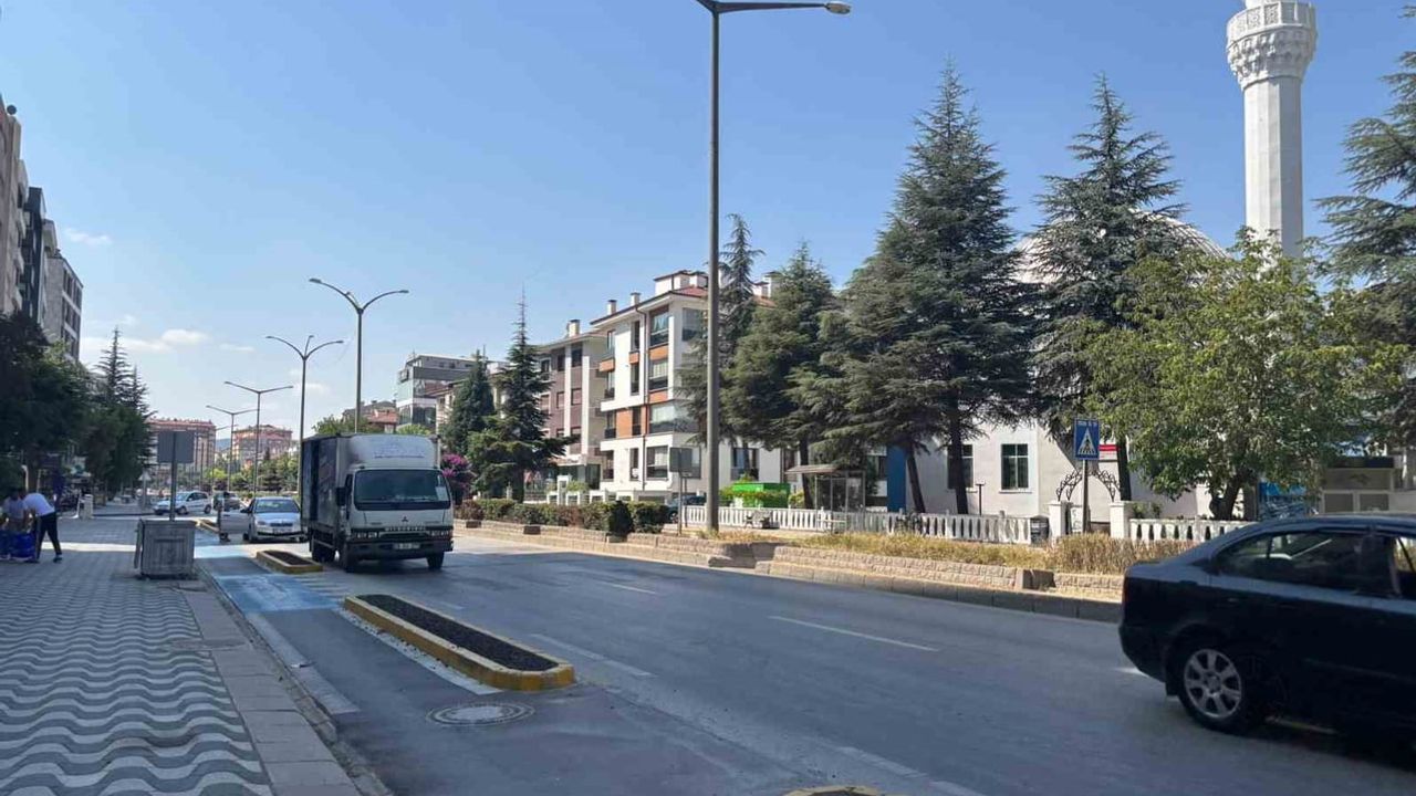 Görünmez çizgiler, artan hız: Vişnelik sakinleri caddede güvenlik istiyor