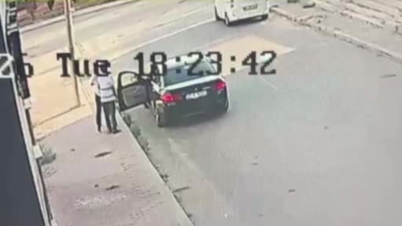 Görüntüler ortaya koydu: Meriç'in bıçaklanma anı ve hastaneye kaldırılması