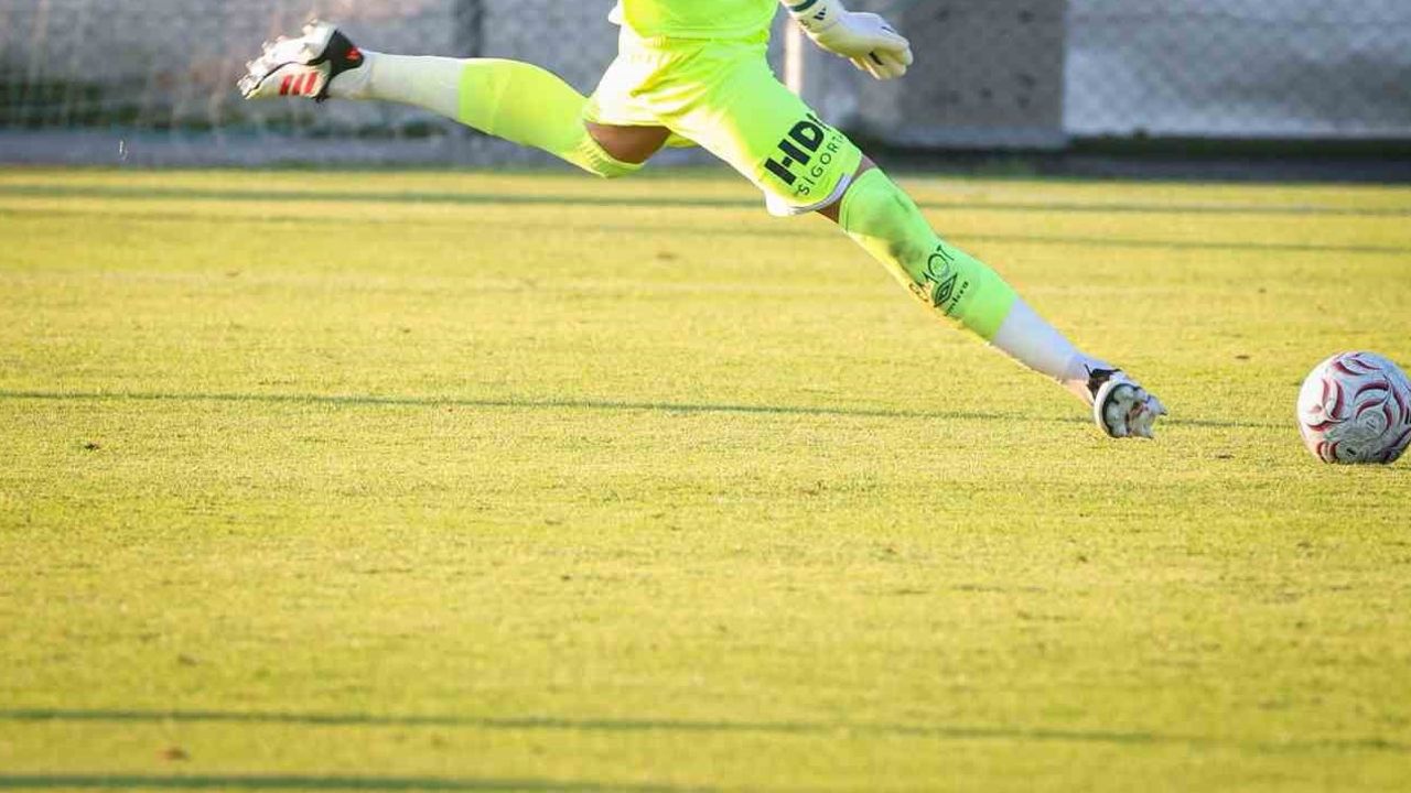Göztepe'de kalede ikili rekabet: arda mı luka mı öne çıkacak?