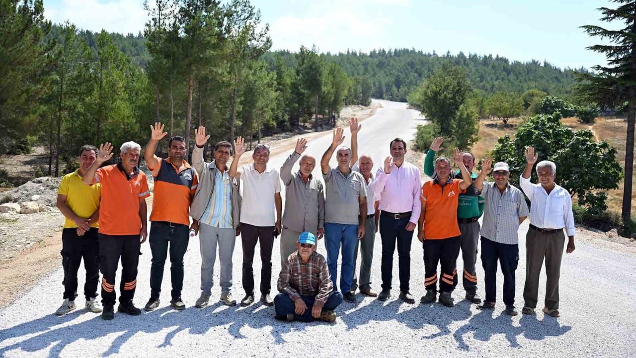 Gülnar’da dört mahallenin ortak yolu 3 metreden 10 metreye çıkarıldı