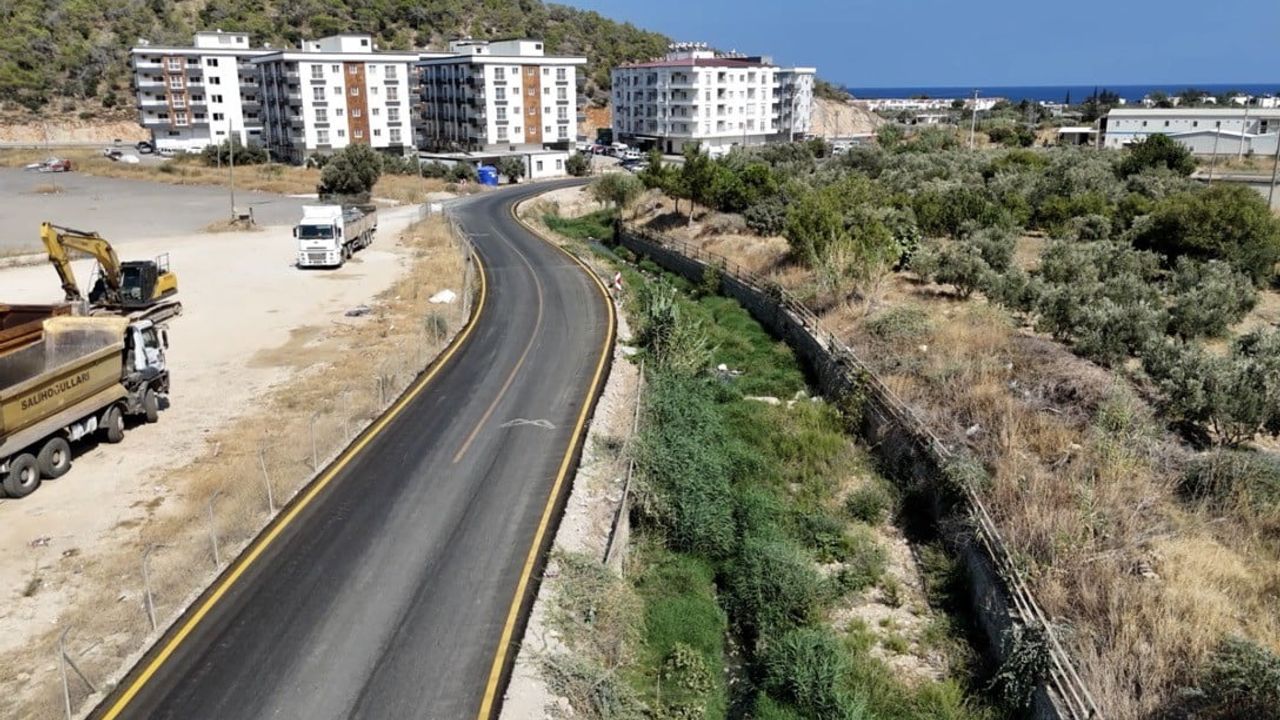 Gülnar'da yoğun trafiğe cevap veren 1,5 kilometrelik yol baştan sona yenilendi