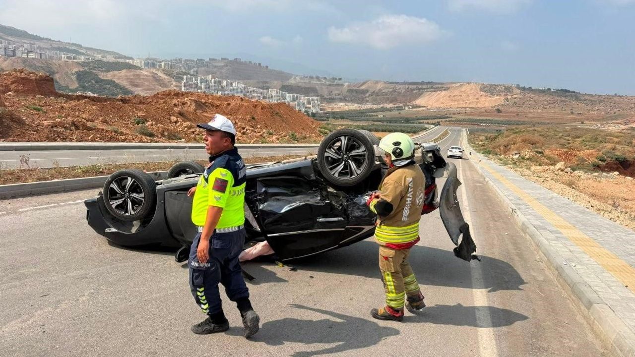 Gültepe'de kavşakta çarpışma sonrası otomobil takla attı, dört kişi yaralandı