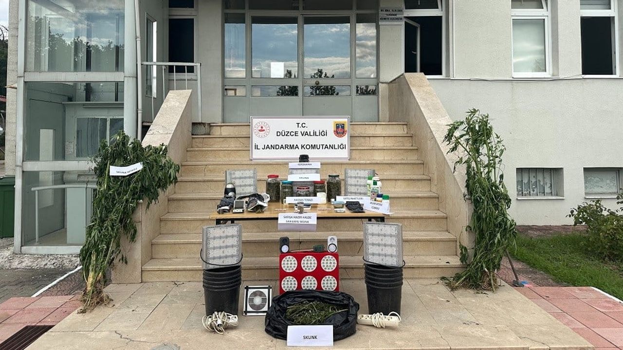 Gümüşova'da jandarma skunk ve üretim ekipmanları ele geçirdi