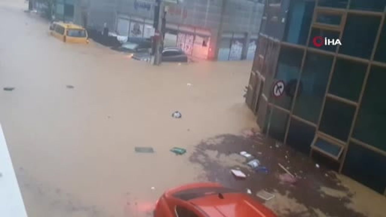 Güney Kore'de aşırı yağış toprak kaymasına neden oldu: 1 ölü, 2 yaralı