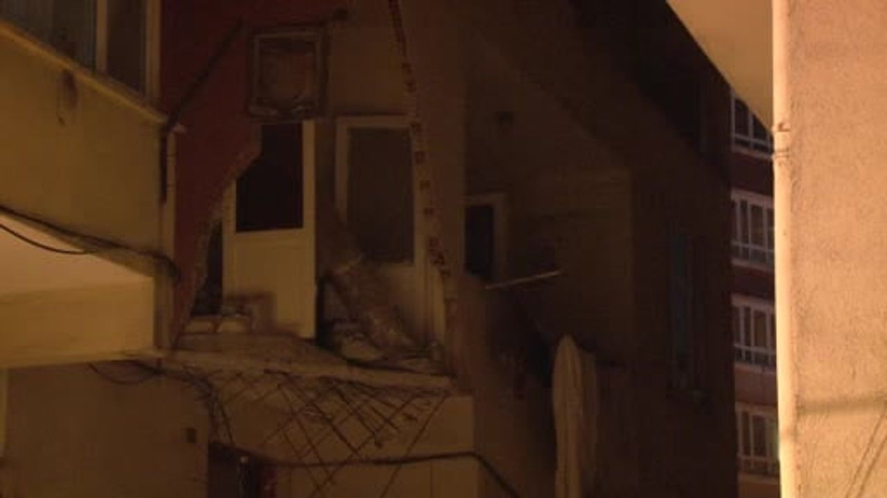 Güngören'de balkon çökmesi sonrası bina boşaltıldı