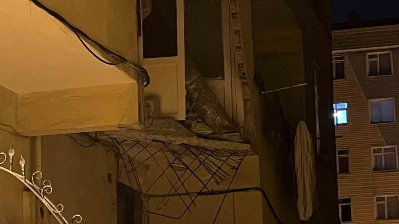 Güngören'de balkon çöküşü sonrası bina tahliye edildi