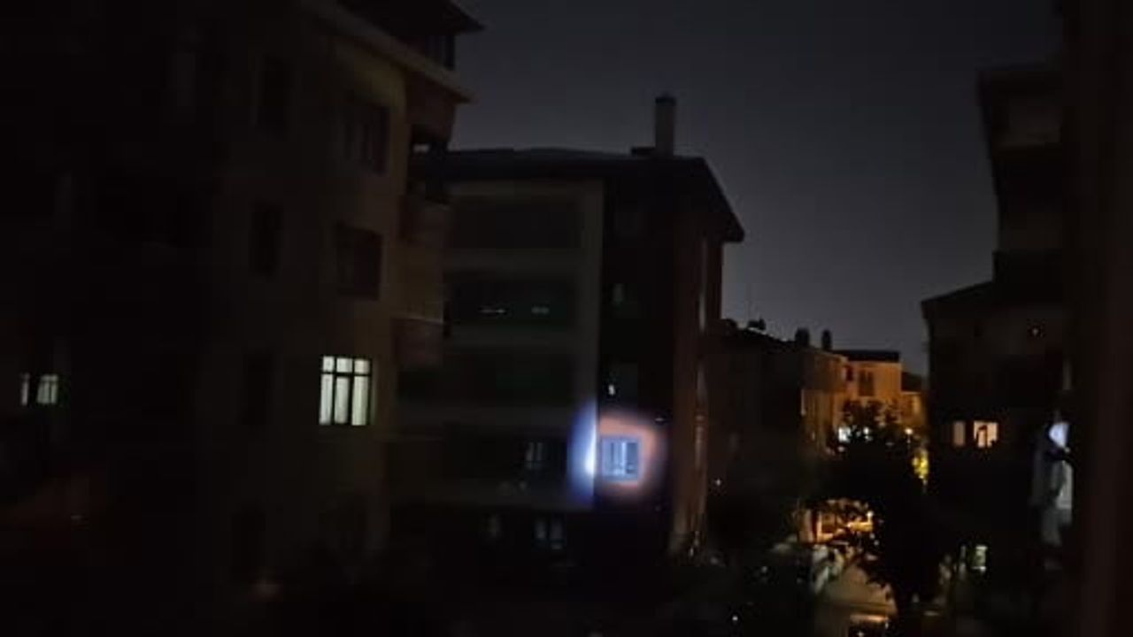 Güngören'de gece yarısı çalan okul alarmı mahalleyi sokağa döktü