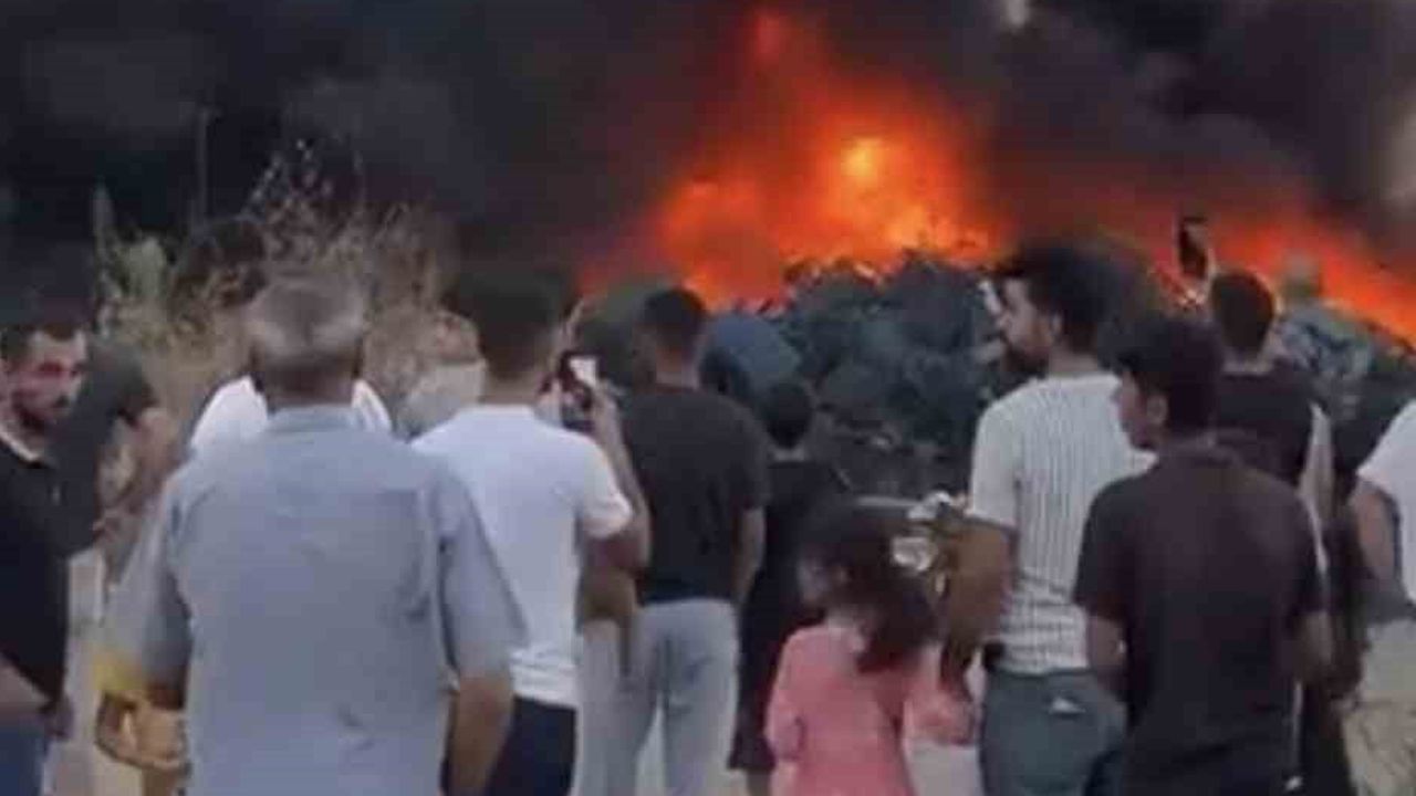 Gürsu'da hurdalık yangını itfaiyenin müdahalesiyle söndürüldü