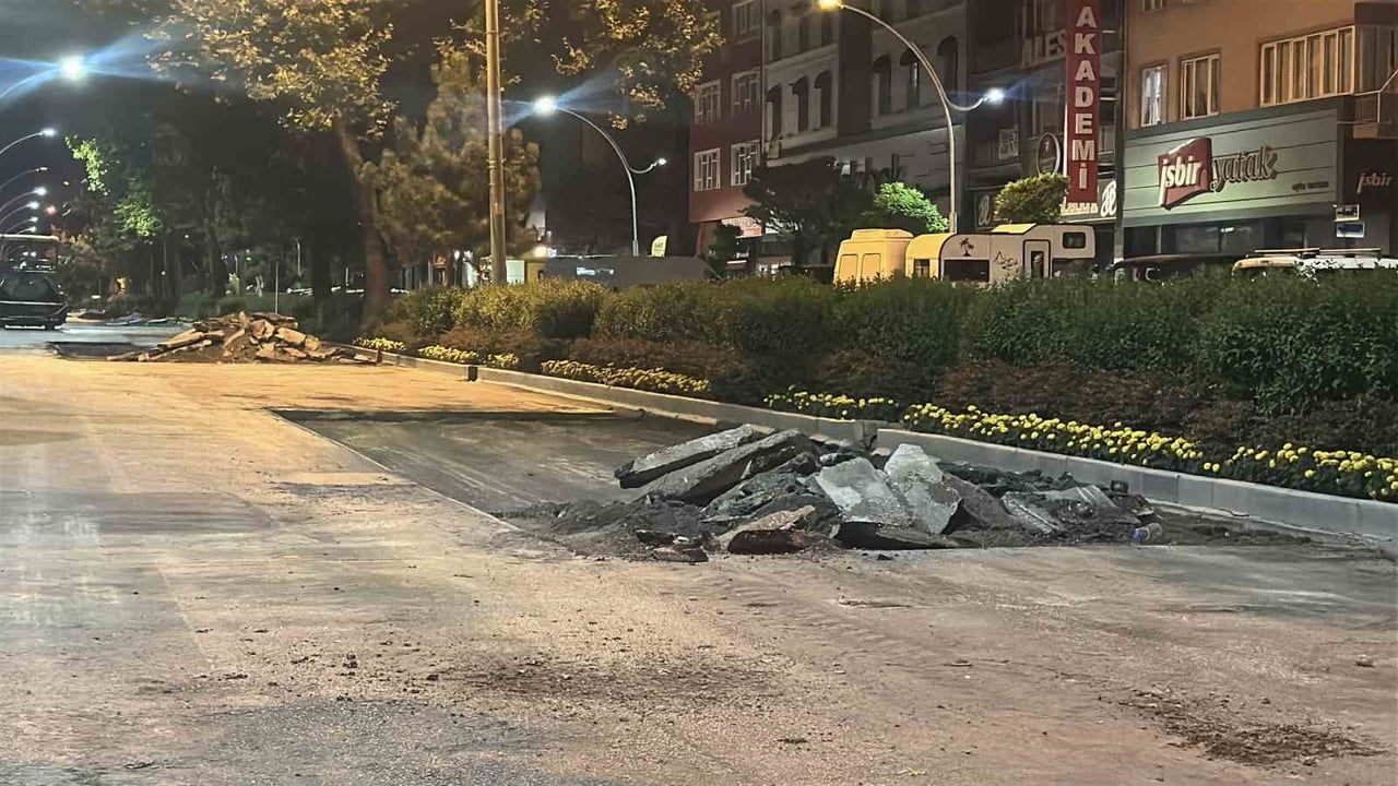 Gürültü ihbarı üzerine Burdur’da gece yol çalışması polis müdahalesiyle durduruldu