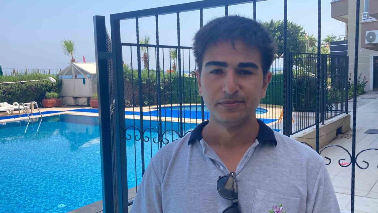 Güvenlik kamerası kaydetti: Mersin'de görevlinin atlayışı çocuğu boğulmaktan kurtardı