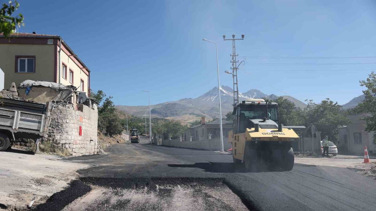Hacılar’da 1.450 ton asfaltla 700 metrelik güzergâh yenilendi
