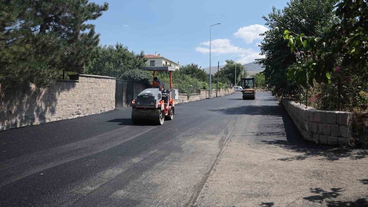 Hacılar’da cadde cadde dönüşüm: Akasya Caddesi'nde 860 ton asfalt