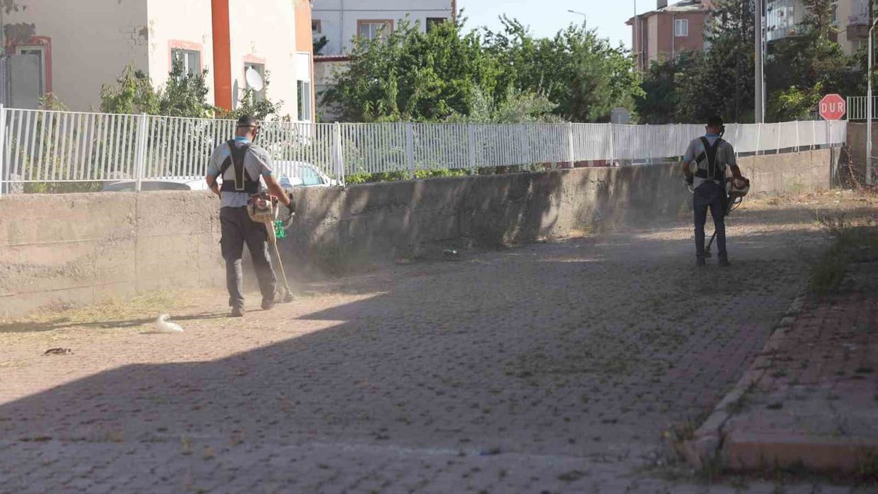Hacılar'da okullar yeni eğitim yılına temiz ve düzenli bahçelerle giriyor