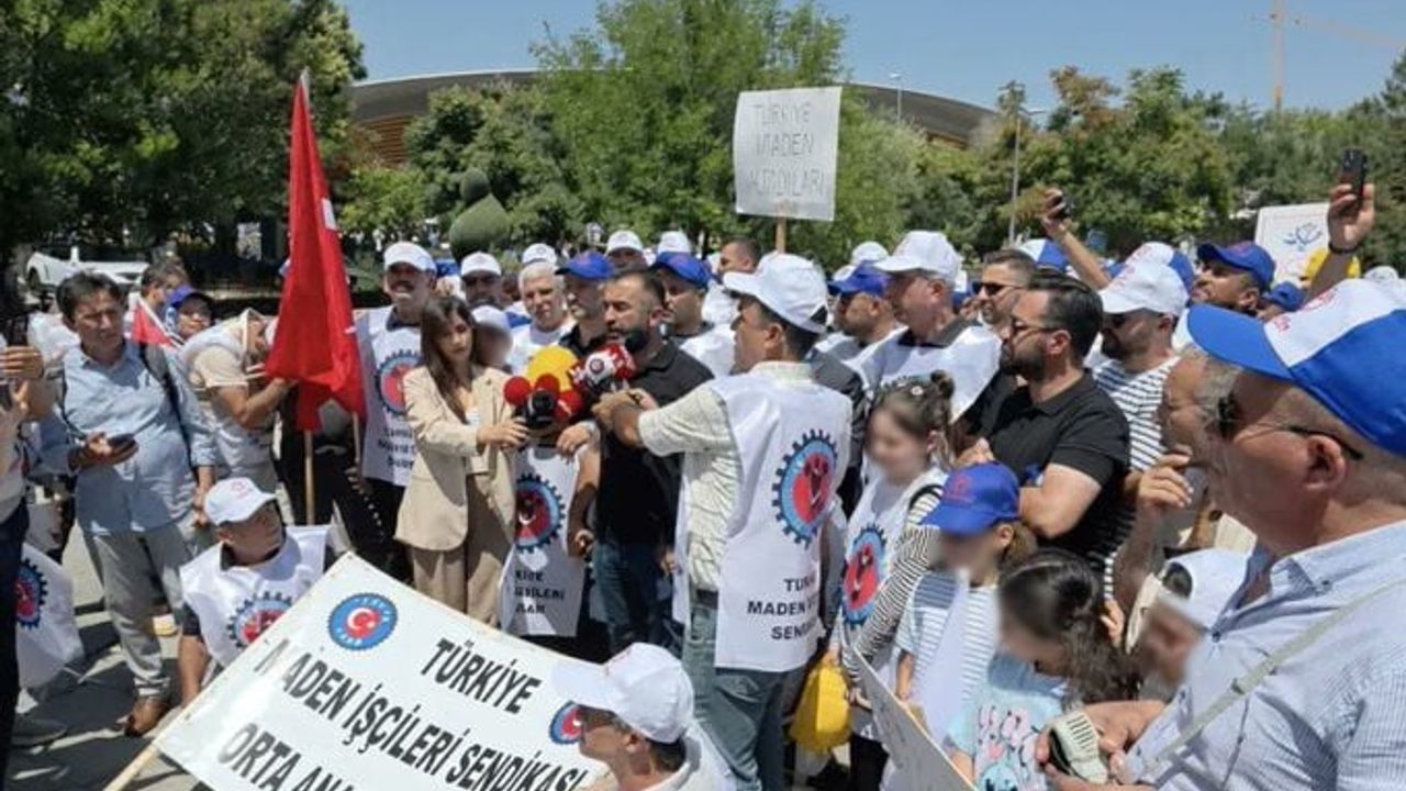 Hak edişleri yatırılmayan madenciler Ulus'tan Ankara Garı'na yürüdü