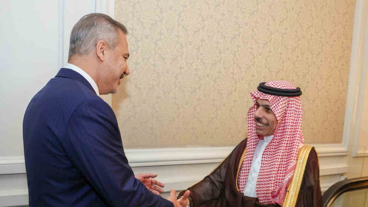 Hakan Fidan, Suudi mevkidaşı Faysal bin Ferhan Al Suud ile komite öncesi görüştü
