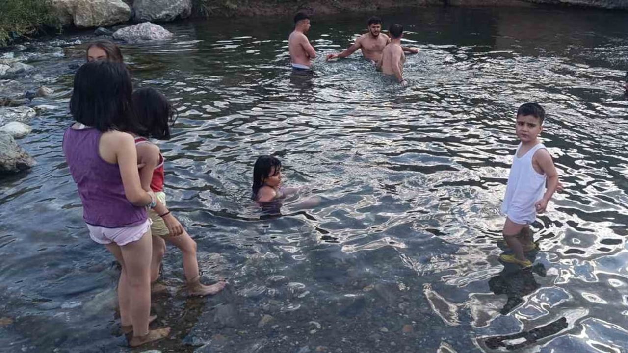 Hakkari'de sıcaklardan kaçış: Otluca köyünün doğal serinliği