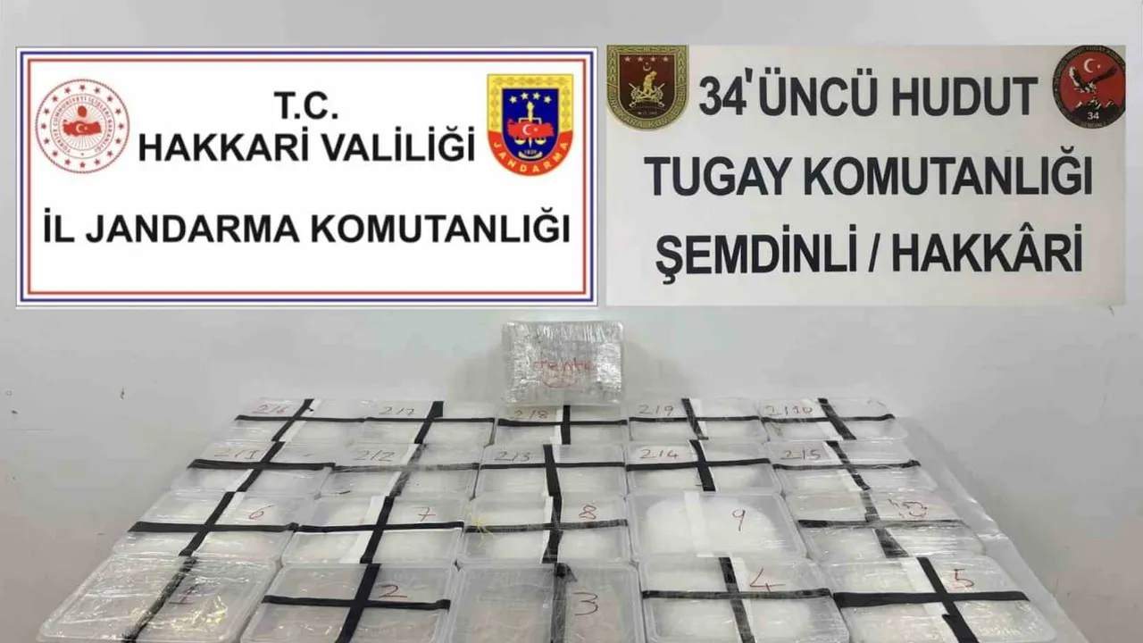 Hakkari'de sınır hattında müşterek operasyonda 2 çuval uyuşturucu bulundu