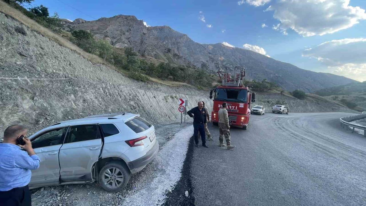 Hakkari-Van karayolundaki alternatif yolda kaza: 3 yaralı