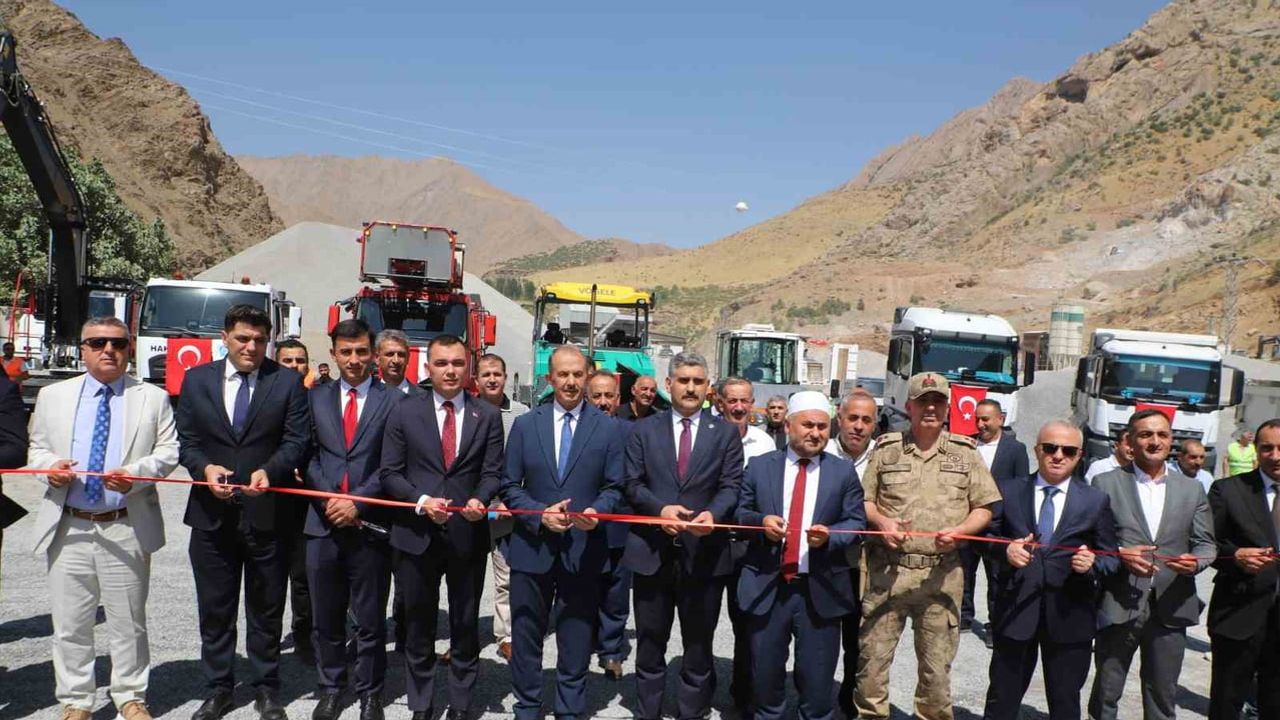 Hakkâri'ye 128 milyonluk araç filosu hizmete girdi