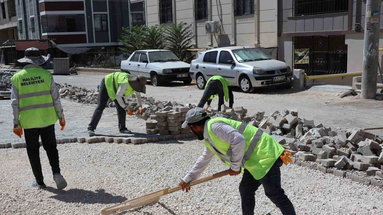 Haliliye'de mahalle mahalle yol yenileme çalışması