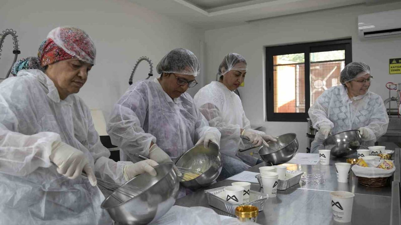 Hamzabeyli atölyesinde kan portakalıyla muffin yapıldı