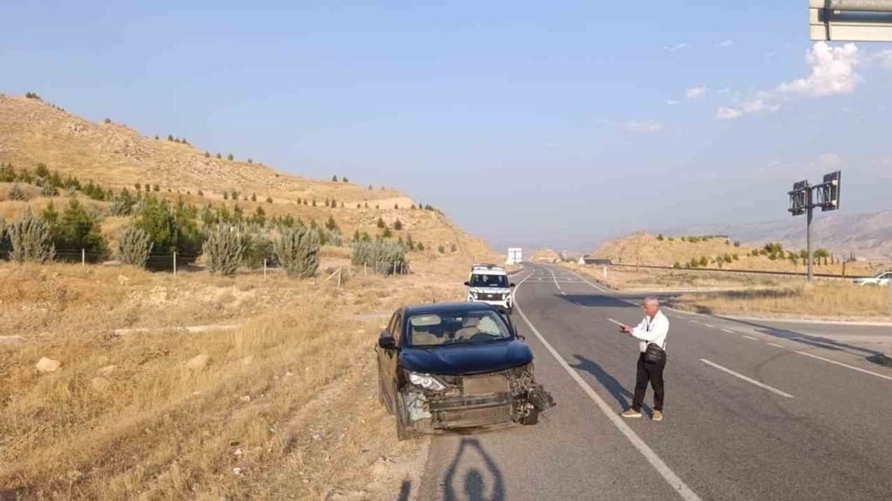 Hasankeyf'te kamyon ve otomobil çarpıştı: iki kişi yaralandı