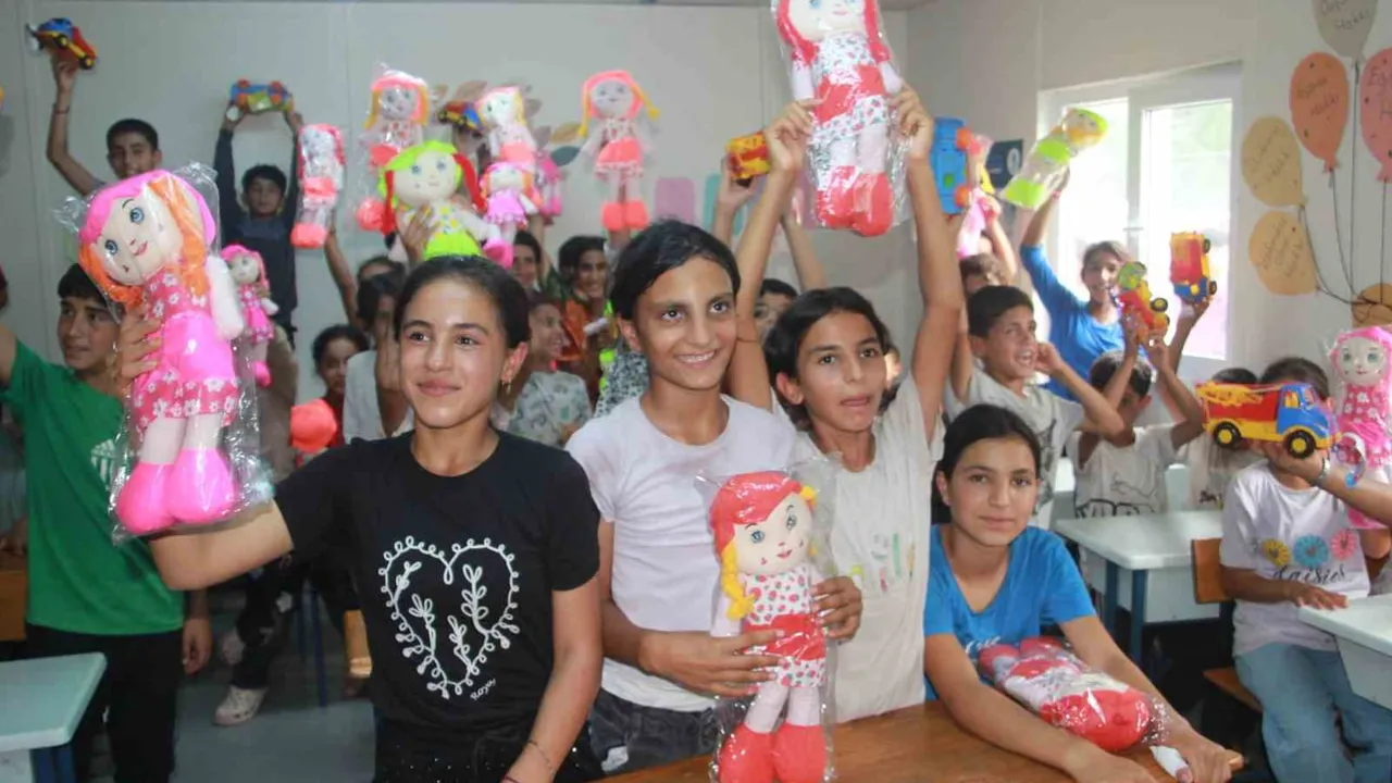 Hasat alanında çocuklara neşe: YEDAŞ'ın 'Bir Avuç Fındık, Bir Kucak Mutluluk' etkinliği