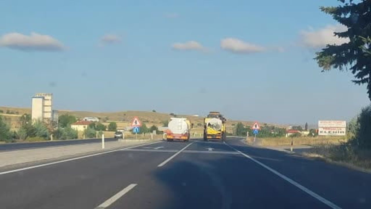 Hasat mevsimi yollarda: Yozgat’ta tarım makineleri trafik akışını zorluyor
