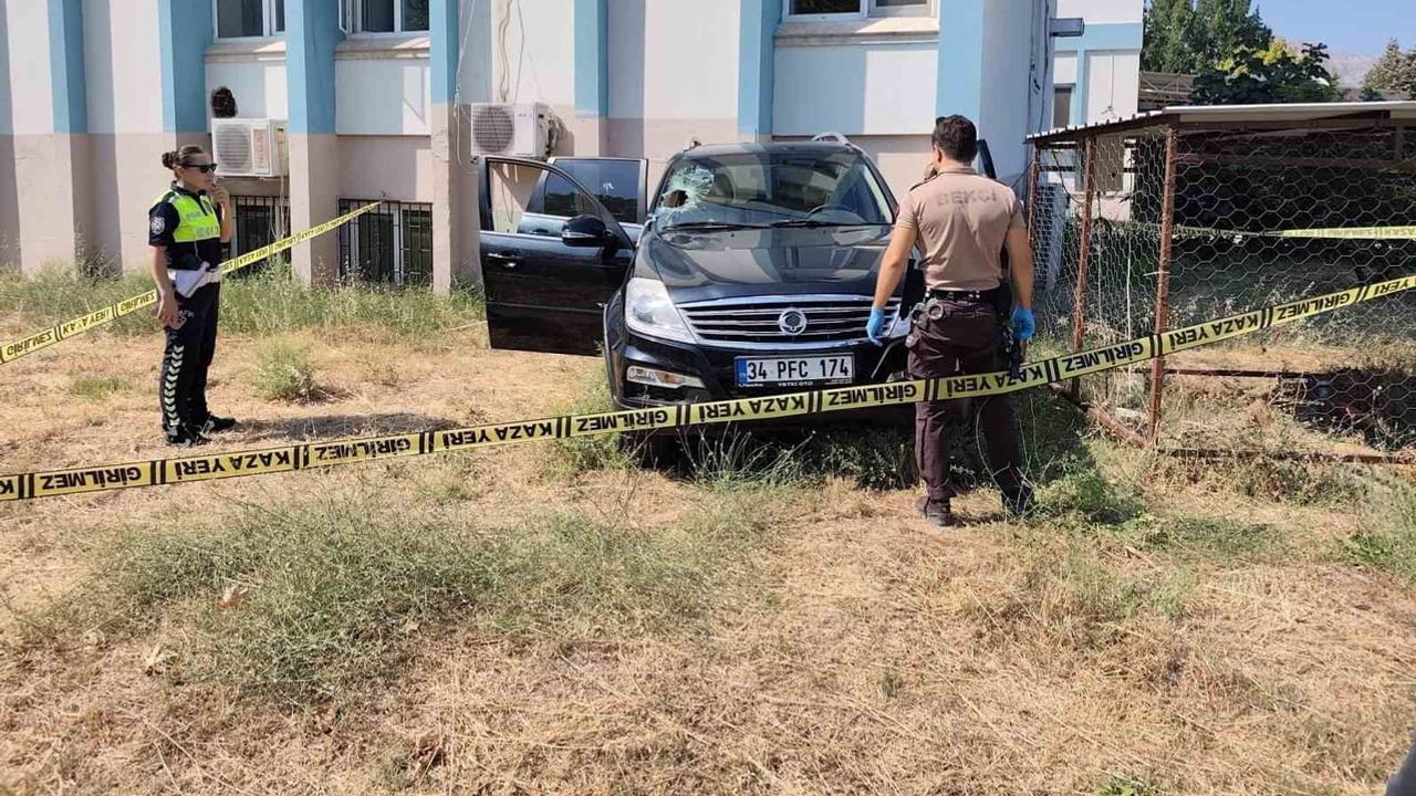 Hastane bahçesinde aracında kalp krizi geçiren 60 yaşındaki Elbeyli yaşamını yitirdi